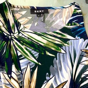 Beautiful Top in excellent condition.